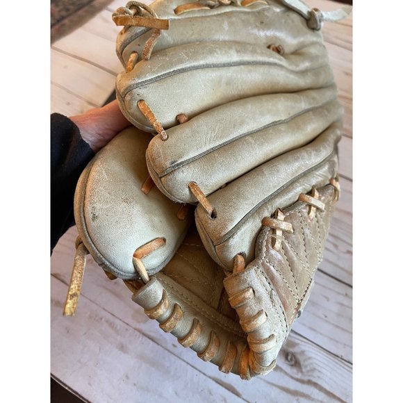 Wilson A2234 Pro Style Ron Guidry Baseball GloveDua Hinge Web LHT - Picture 10 of 11